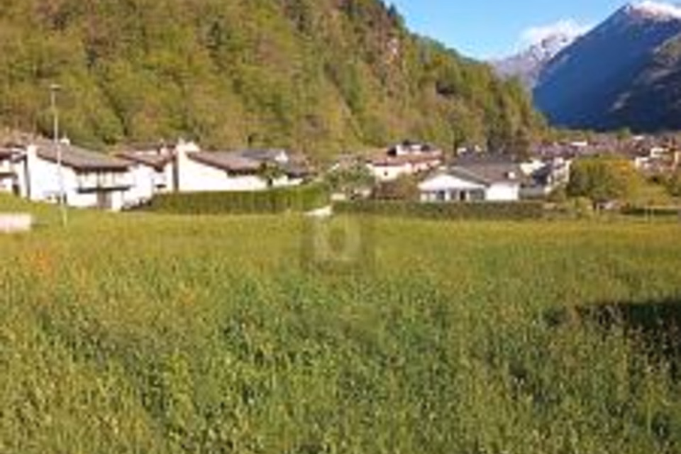 Terrain constructible à l'extrémité du village, avec une belle vue, 6677 Moghegno, Ticino, CH