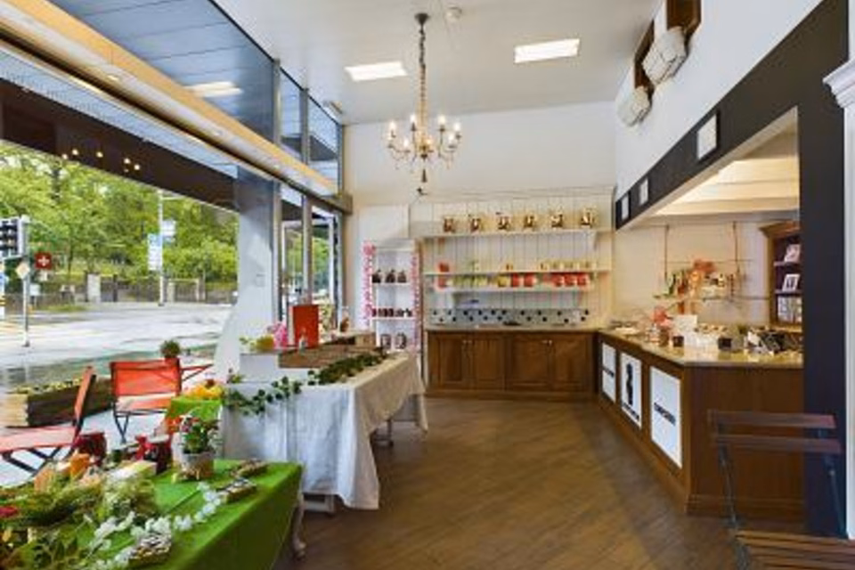 MAGNIFIQUE ET QUALITATIF, 1005 Lausanne, Vaud, CH