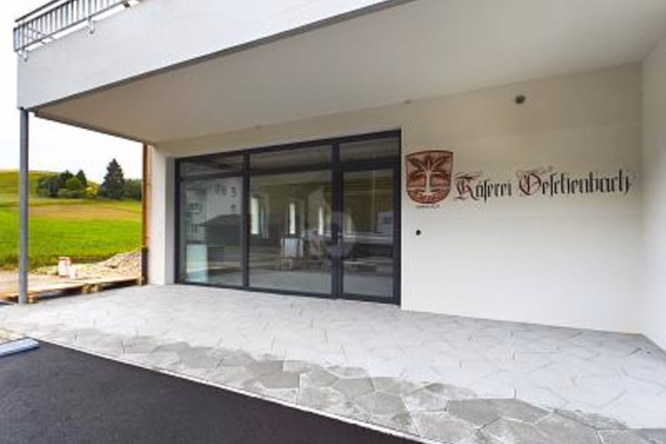ESPACE POLYVALENT AVEC VITRINE, 4943 Oeschenbach, Bern, CH
