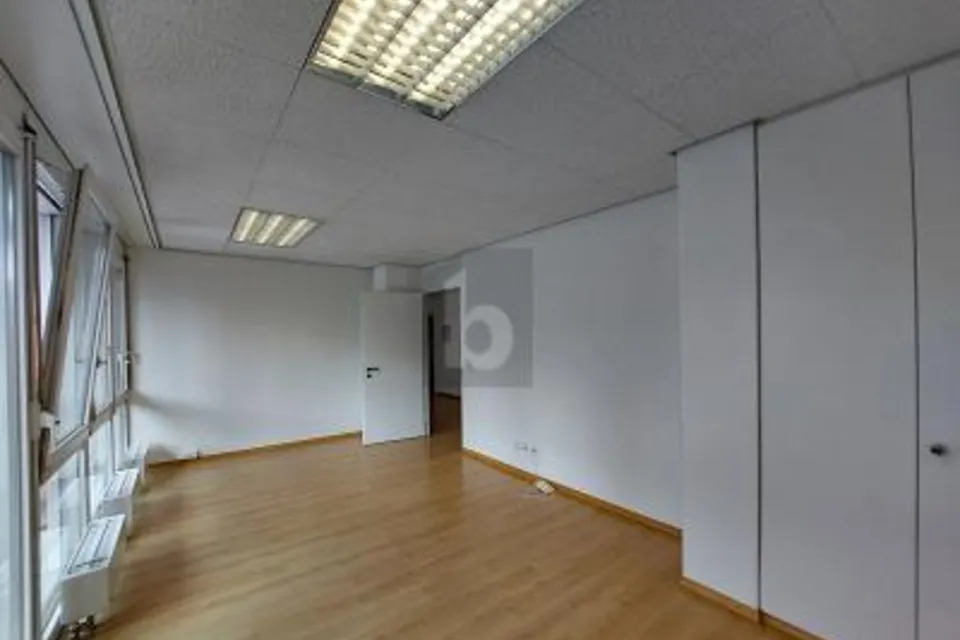 UFFICIO SOLIDO NEL CENTRO, 6048 Horw, Lucerne, CH