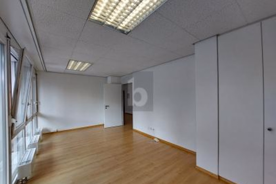 UFFICIO SOLIDO NEL CENTRO, 6048 Horw, Lucerne, CH