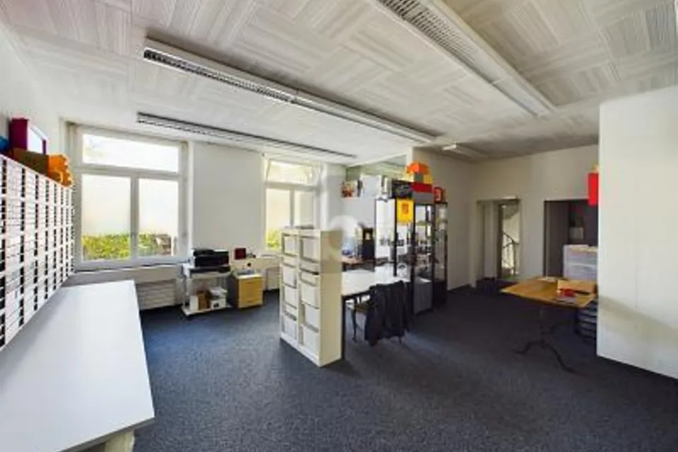 CENTRAL ET PRATIQUE, 3250 Lyss, Bern, CH