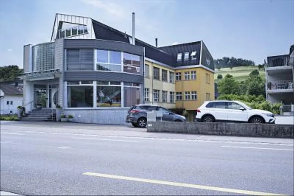 LUMINOSI SPAZI UFFICIO IN UN AMBIENTE CREATIVO, 4456 Tenniken, Basel-Landschaft, CH