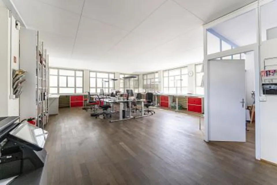LUMINOSI SPAZI UFFICIO IN UN AMBIENTE CREATIVO, 4456 Tenniken, Basel-Landschaft, CH