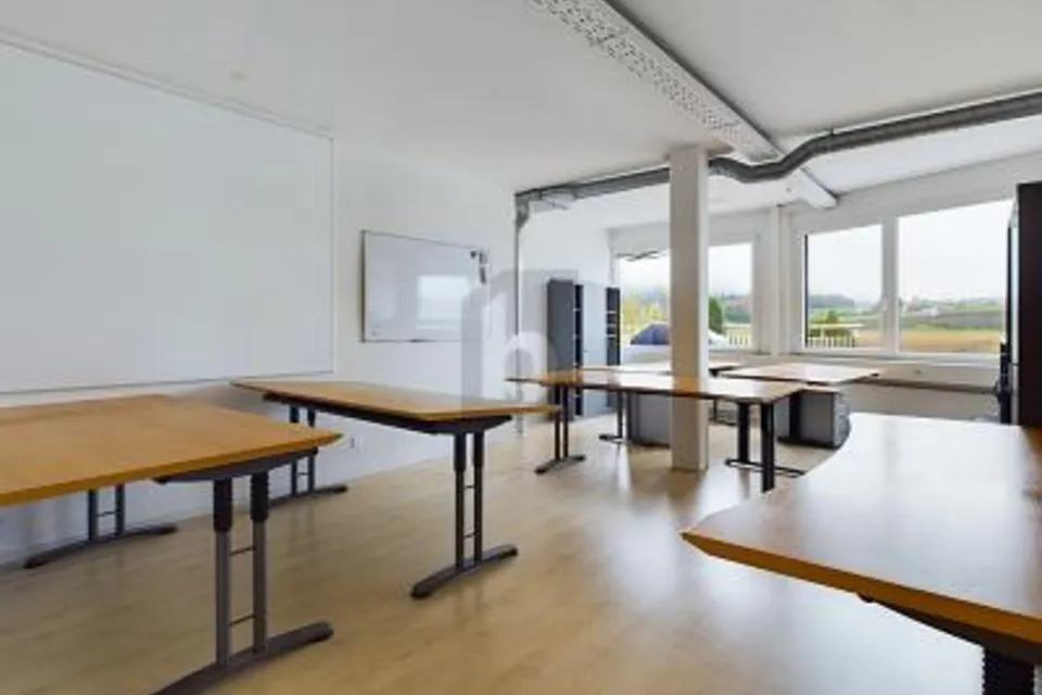 RAPPRESENTATIVO / EFFICACE SULL'AUTOSTRADA A1, 3322 Urtenen-Schönbühl, Bern, CH