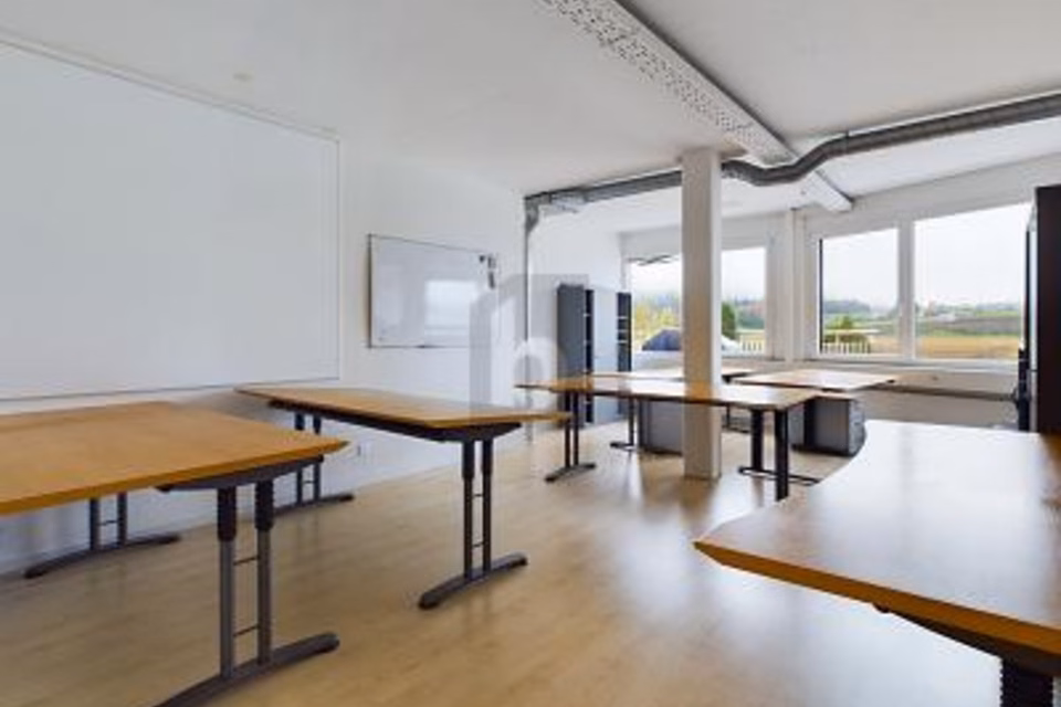 RAPPRESENTATIVO / EFFICACE SULL'AUTOSTRADA A1, 3322 Urtenen-Schönbühl, Bern, CH
