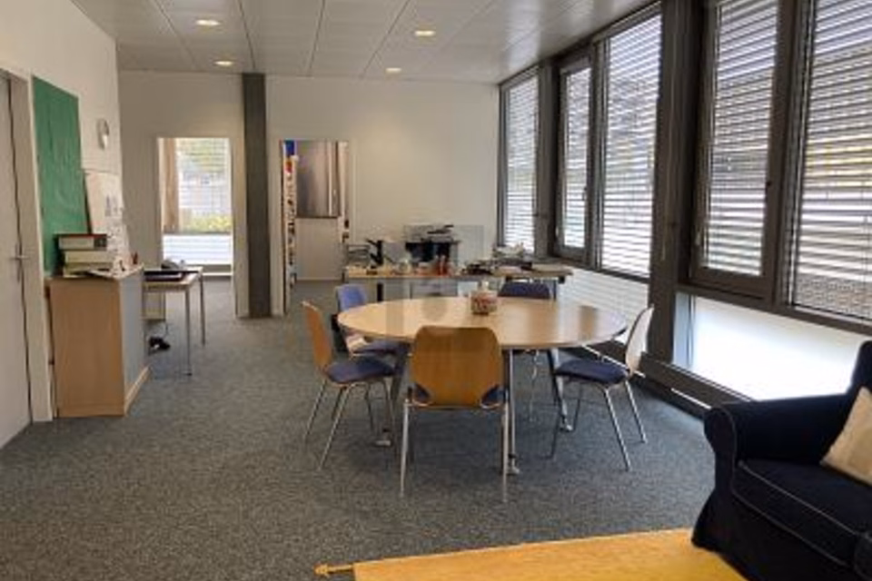 BUREAU IDÉAL POUR ENTREPRISES, ÉCOLES OU CABINETS, 1260 Nyon, Vaud, CH