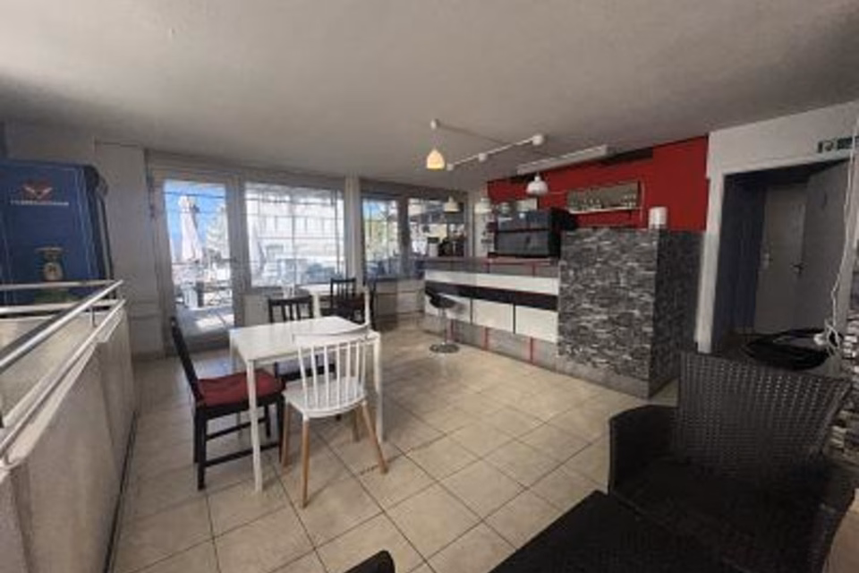 CHARMANT ET CENTRAL AVEC UNE CLIENTÈLE D'HABITUÉS, 1004 Lausanne, Vaud, CH