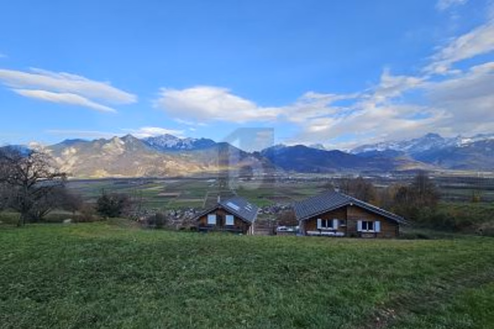 TRÈS ENSOLEILLÉ AVEC VUE SUR LES MONTAGNES, 1895 Vionnaz, Valais/Wallis, CH