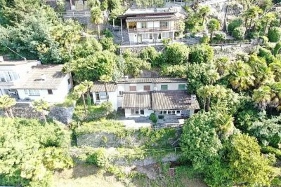AMPIO IN POSIZIONE SOLEGGIATA CON VISTA, 6597 Agarone, Ticino, CH