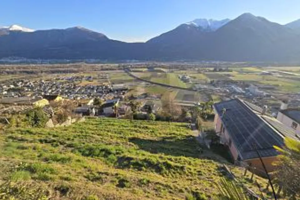 AMPIO IN POSIZIONE SOLEGGIATA CON VISTA, 6597 Agarone, Ticino, CH