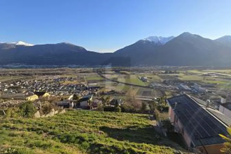 AMPIO IN POSIZIONE SOLEGGIATA CON VISTA, 6597 Agarone, Ticino, CH
