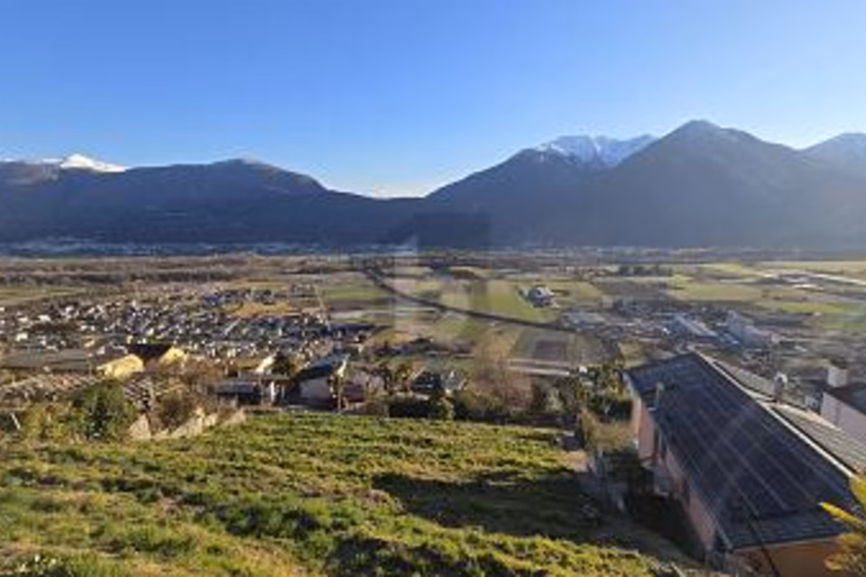 SPACIEUX EN EMPLACEMENT ENSOLEILLÉ AVEC VUE, 6597 Agarone, Ticino, CH