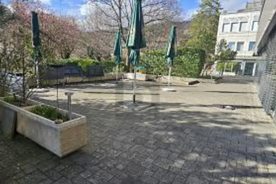 RESTAURANT BIEN SITUÉ AU CENTRE MIGROS, 2520 La Neuveville, Bern, CH