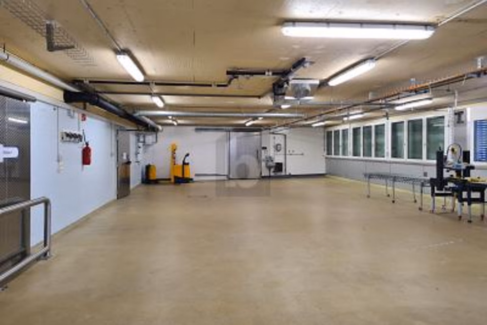 PRATICO E CENTRALE, CON RAMPA DI CARICO, 6024 Hildisrieden, Lucerne, CH