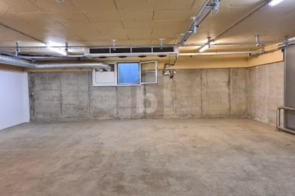 PRATICO E CENTRALE, CON RAMPA DI CARICO, 6024 Hildisrieden, Lucerne, CH