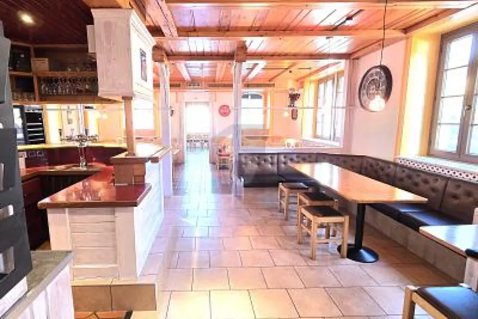 MAGNIFIQUE RESTAURANT AVEC UN GRAND POTENTIEL, 2114 Fleurier, Neuchâtel, CH