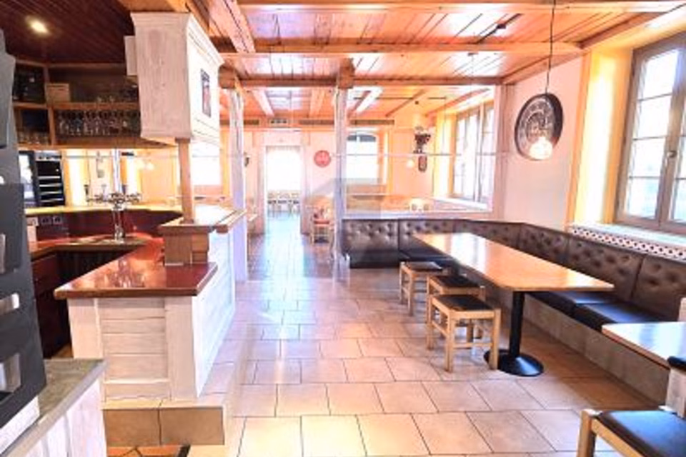 MAGNIFIQUE RESTAURANT AVEC UN GRAND POTENTIEL, 2114 Fleurier, Neuchâtel, CH