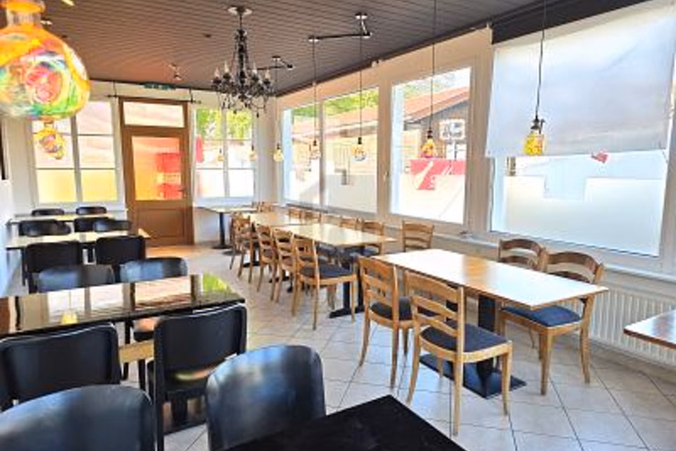 MAGNIFIQUE RESTAURANT AVEC UN GRAND POTENTIEL, 2114 Fleurier, Neuchâtel, CH