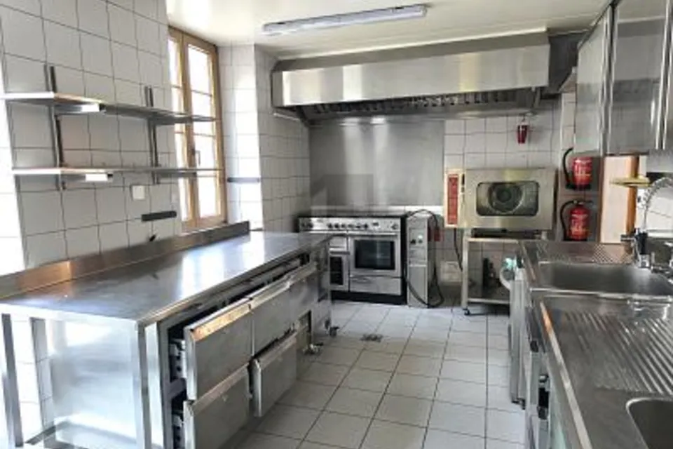 MAGNIFIQUE RESTAURANT AVEC UN GRAND POTENTIEL, 2114 Fleurier, Neuchâtel, CH