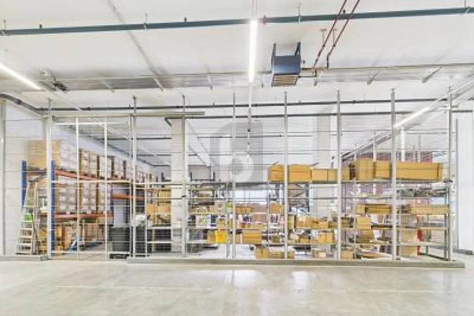 POLIVALENTE, CON MAGAZZINO PRIVATO, 4133 Pratteln, Basel-Landschaft, CH