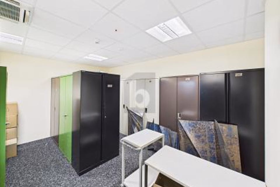 POLIVALENTE, CON MAGAZZINO PRIVATO, 4133 Pratteln, Basel-Landschaft, CH