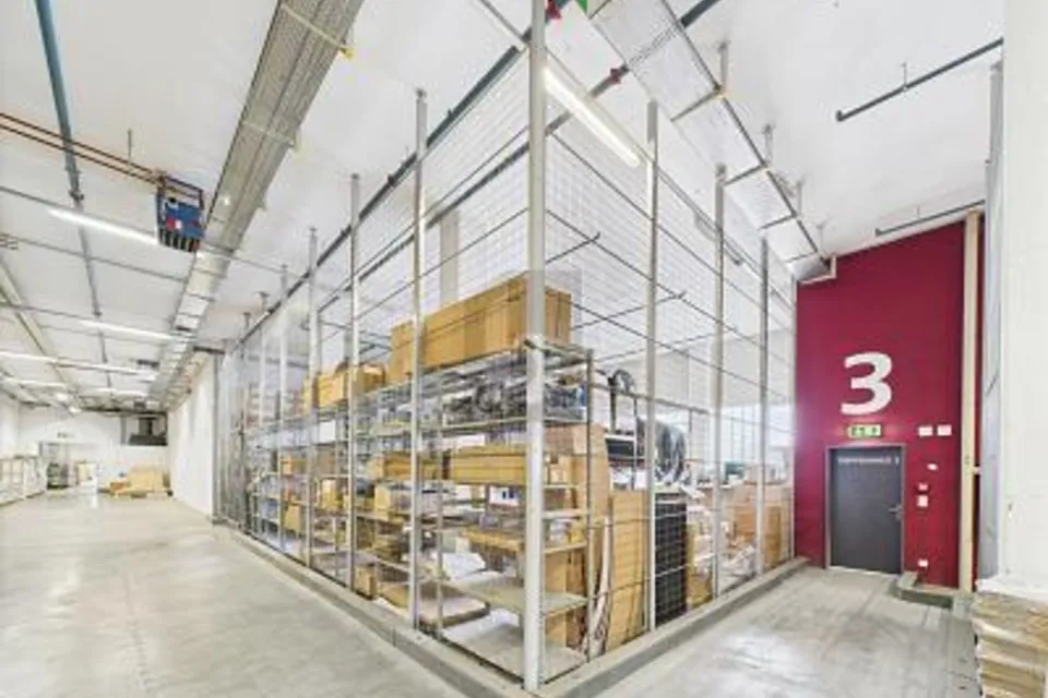 POLIVALENTE, CON MAGAZZINO PRIVATO, 4133 Pratteln, Basel-Landschaft, CH