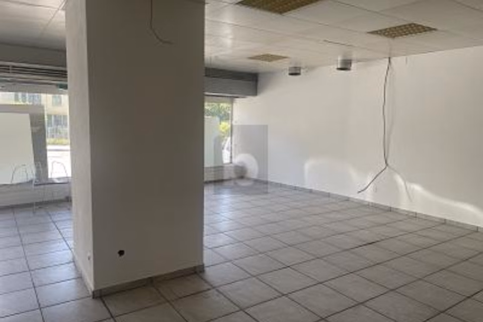 LOCAL COMMERCIAL EN BON EMPLACEMENT PASSANT, 3960 Sierre, Valais/Wallis, CH