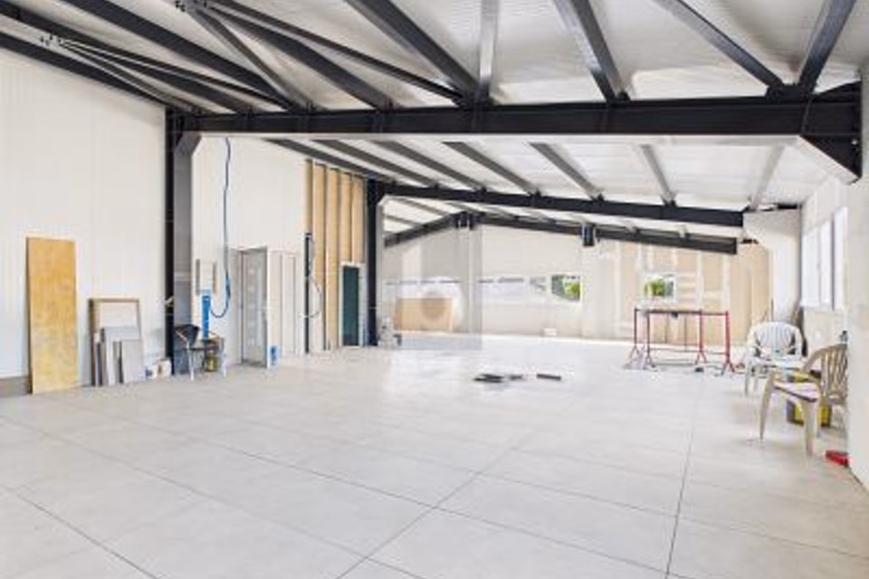 ZENTRAL UND HELL, 4702 Oensingen, Solothurn, CH