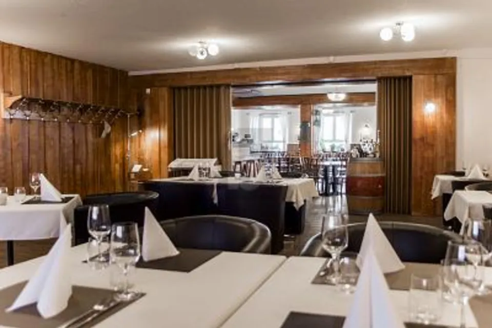 SCHLÜSSELFERTIGES HOTEL MIT GROSSEM POTENZIAL, 2350 Saignelégier, Jura, CH
