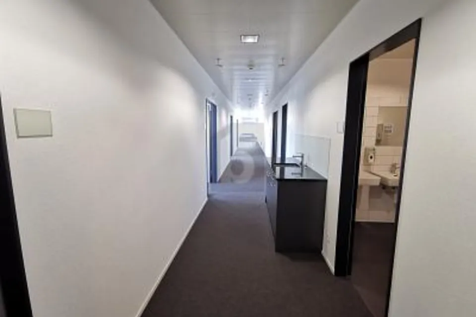 AMPIO, LUMINOSO E IN BUONA POSIZIONE, 4133 Pratteln, Basel-Landschaft, CH
