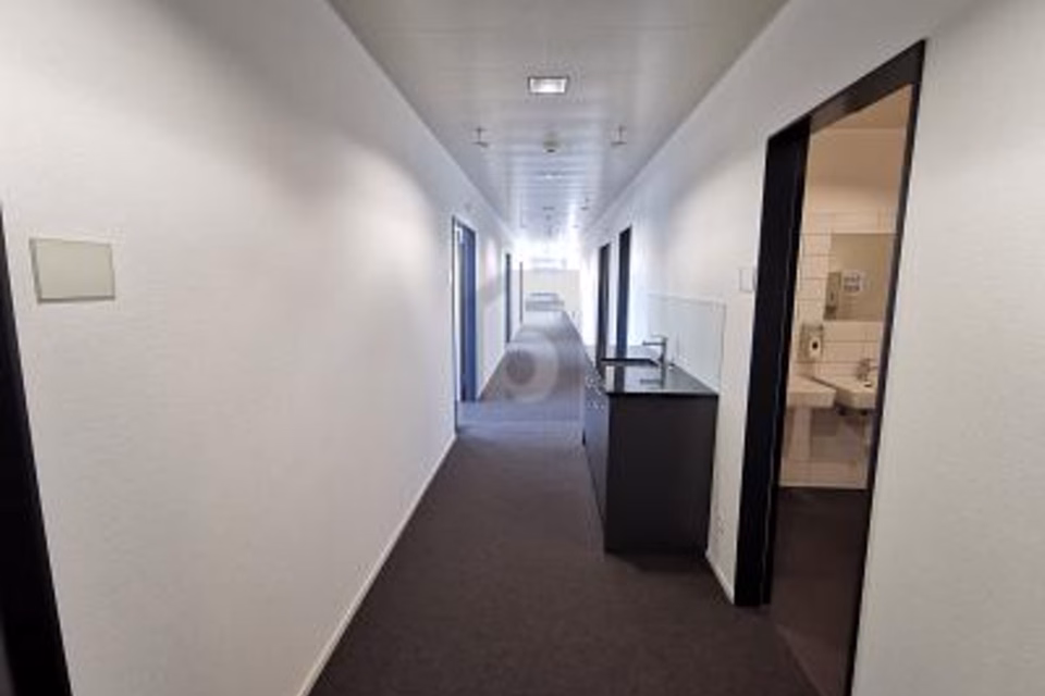 AMPIO, LUMINOSO E IN BUONA POSIZIONE, 4133 Pratteln, Basel-Landschaft, CH