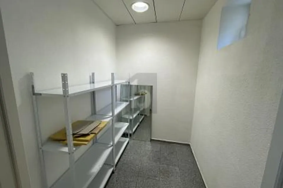 POLIVALENTE IN POSIZIONE CENTRALE, 4702 Oensingen, Solothurn, CH