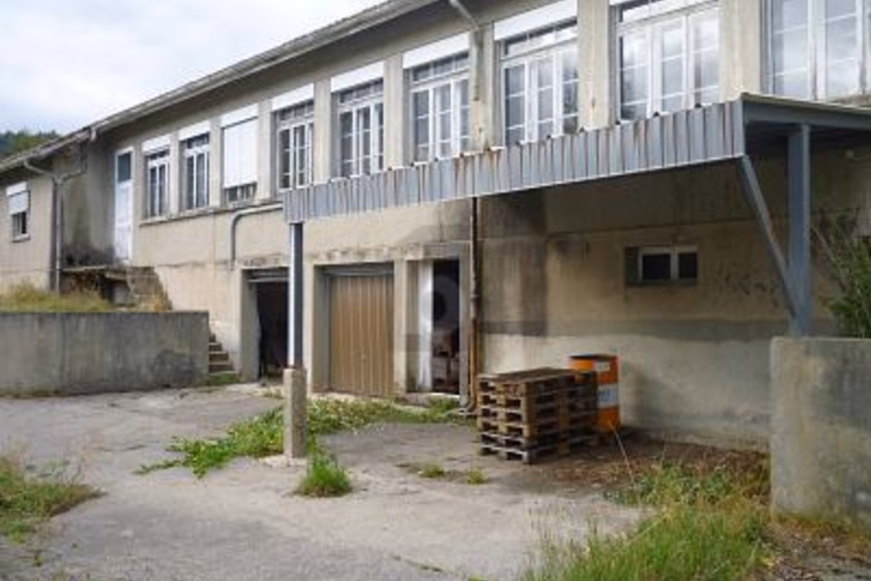 SPAZIOSO AL PIANO TERRA CON POTENZIALITÀ, POSTI AUTO INCLUSI (3), 1450 Ste-Croix, Vaud, CH