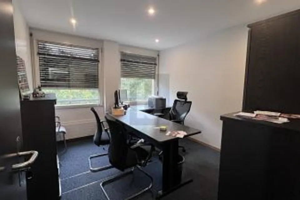 ESPACE DE BUREAUX INTEMPORELS ET PROCHE DU CENTRE, 1227 Carouge GE, Geneva, CH