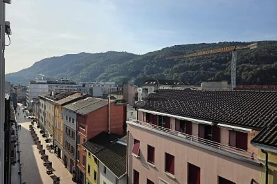 SPACIEUX ET ENSOLEILLÉ EN PLEIN CENTRE, 6830 Chiasso, Ticino, CH