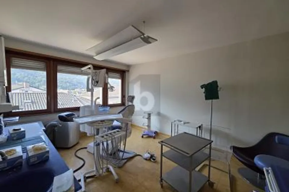 SPACIEUX ET ENSOLEILLÉ EN PLEIN CENTRE, 6830 Chiasso, Ticino, CH
