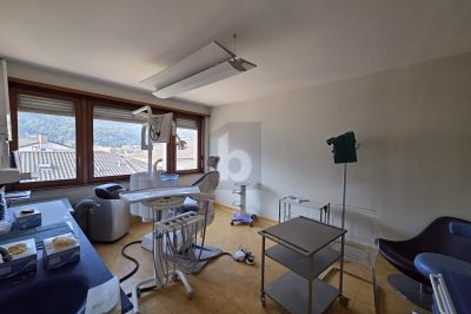 SPACIOUS AND SUNNY IN A CENTRAL LOCATION, 6830 Chiasso, Ticino, CH