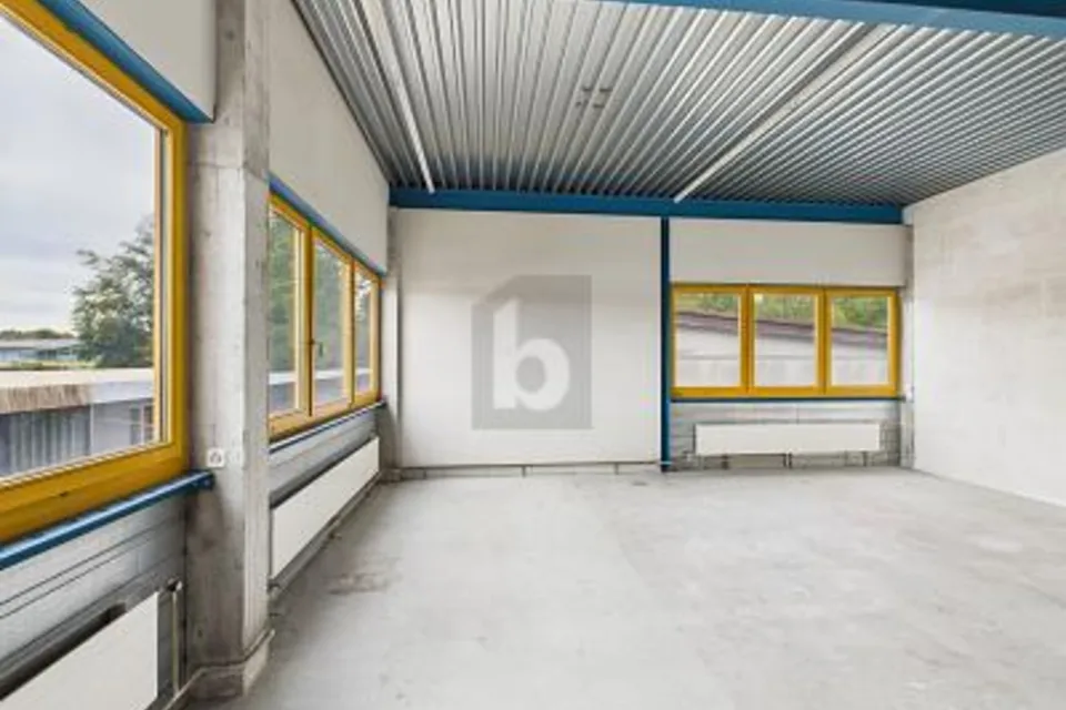 With large goods lift (6 m²) at motorway access, 6033 Buchrain, Lucerne, CH