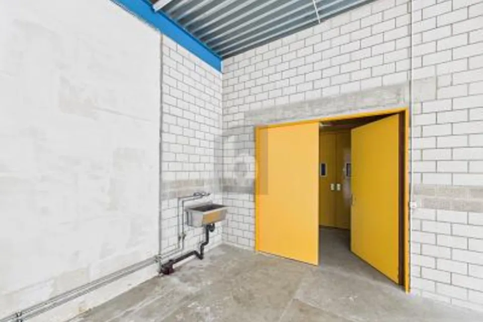 With large goods lift (6 m²) at motorway access, 6033 Buchrain, Lucerne, CH