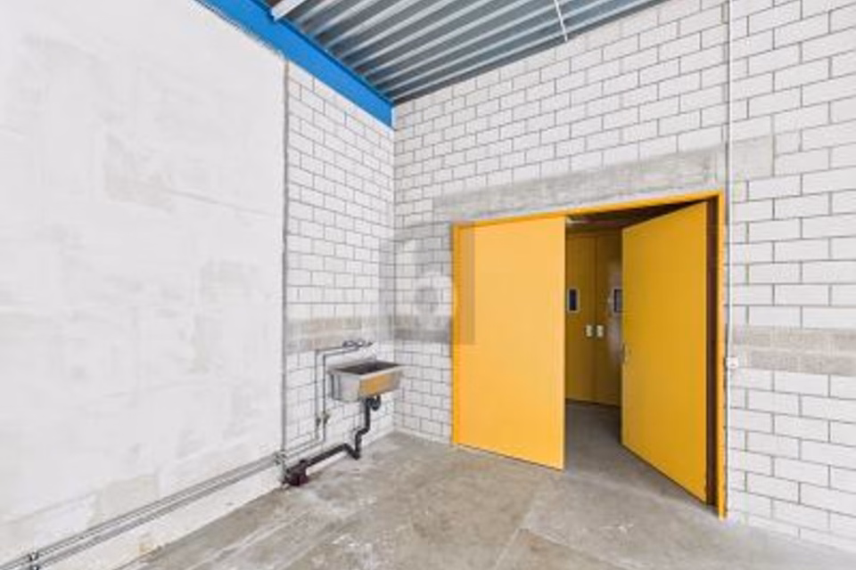 With large goods lift (6 m²) at motorway access, 6033 Buchrain, Lucerne, CH