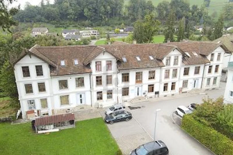 PROJET D'ENVERGURE ENTIERÈREMENT RÉNOVÉ, 4950 Huttwil, Bern, CH