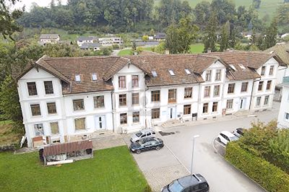 PROJET D'ENVERGURE ENTIERÈREMENT RÉNOVÉ, 4950 Huttwil, Bern, CH