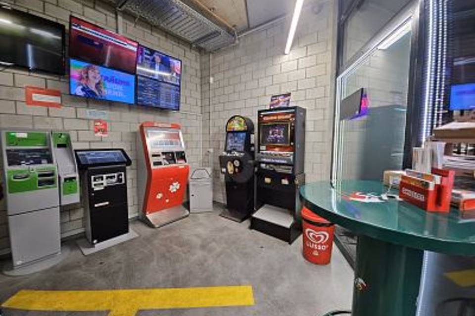 Emplacement attractif et générateur de fort chiffre d'affaires près de la gare, 8600 Dübendorf, Zurich, CH