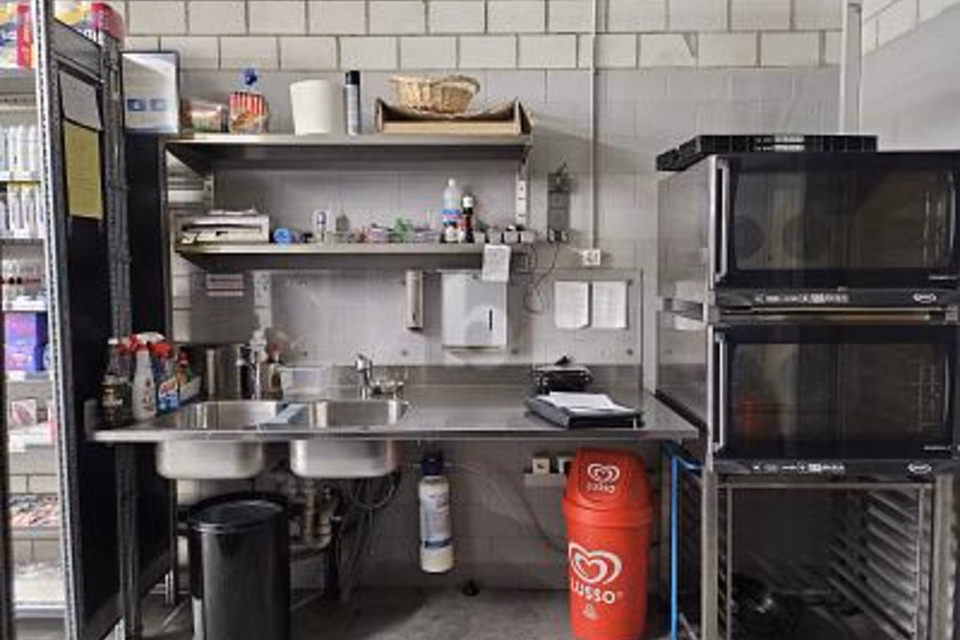 Emplacement attractif et générateur de fort chiffre d'affaires près de la gare, 8600 Dübendorf, Zurich, CH