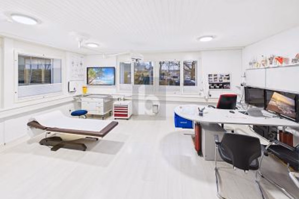 POSIZIONE CENTRALE E BEN ATTREZZATA, 3076 Worb, Bern, CH