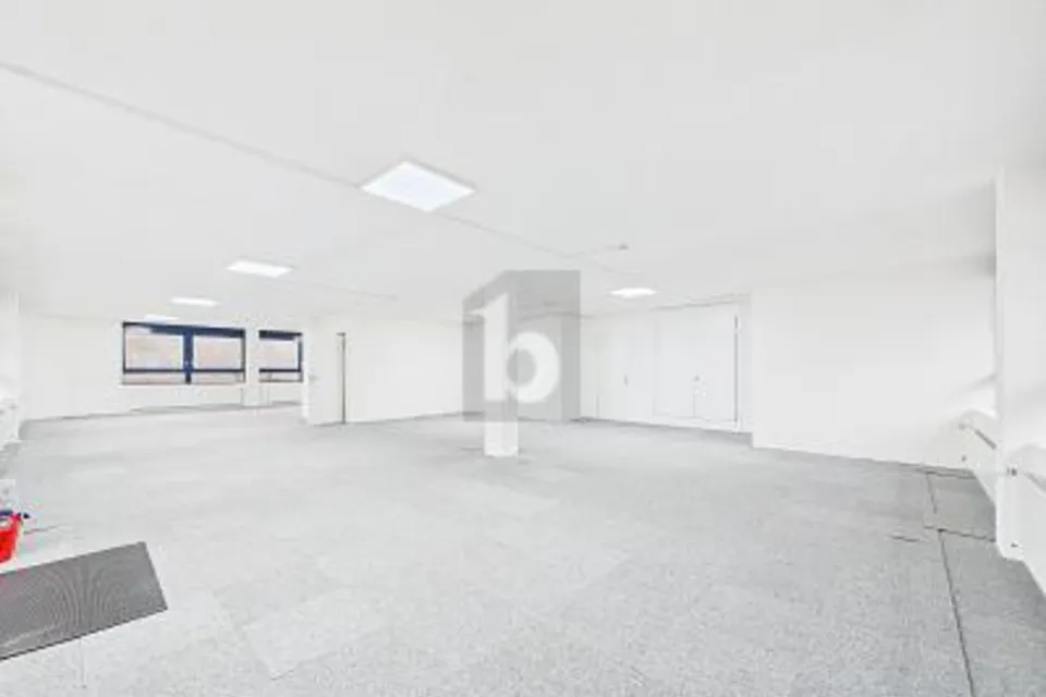 SHOWROOM LUMINOSO IN POSIZIONE TOP, 4528 Zuchwil, Solothurn, CH