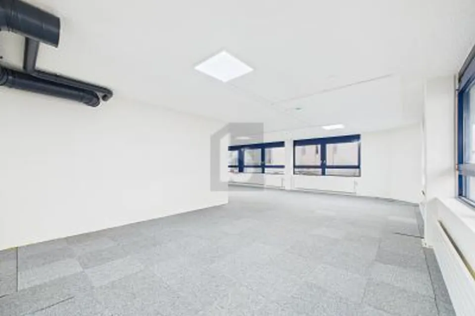 SHOWROOM LUMINOSO IN POSIZIONE TOP, 4528 Zuchwil, Solothurn, CH