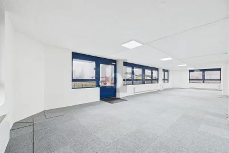 SHOWROOM LUMINOSO IN POSIZIONE TOP, 4528 Zuchwil, Solothurn, CH