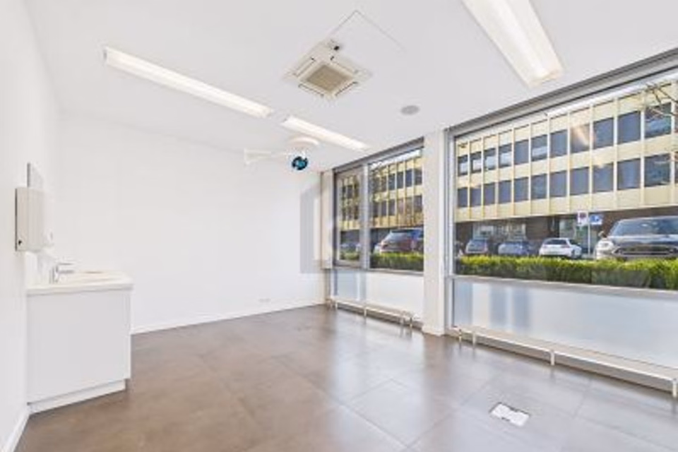 CABINET & BUREAU - SOUS-LOCATION POSSIBLE, 1260 Nyon, Vaud, CH